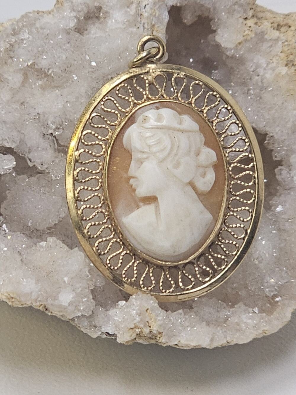 Vintage Gold Filled Cameo Pendant